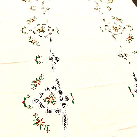 Heirloom Vintage Christmas Battenberg Lace embroidered tablecloth rectangle - Picture 4 of 12